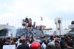 V Nepalu po prepovedi družbenih omrežij izbruhnili nasilni izgredi. Vsaj 14 mrtvih. #video