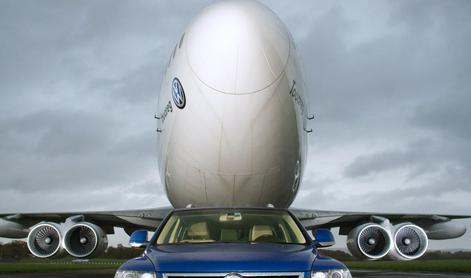 Uradno: Volkswagen ukinja SUV, ki je vlekel boeinga 747 #foto