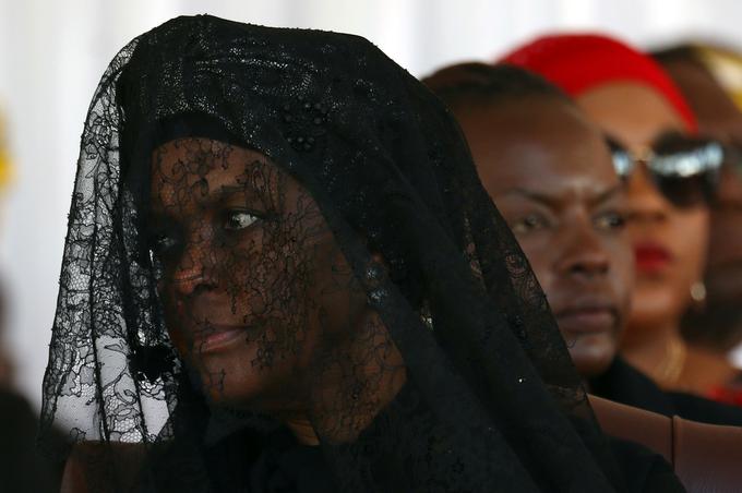 Pogreba se je udeležila tudi njegova zadnja žena Grace Mugabe. | Foto: Reuters