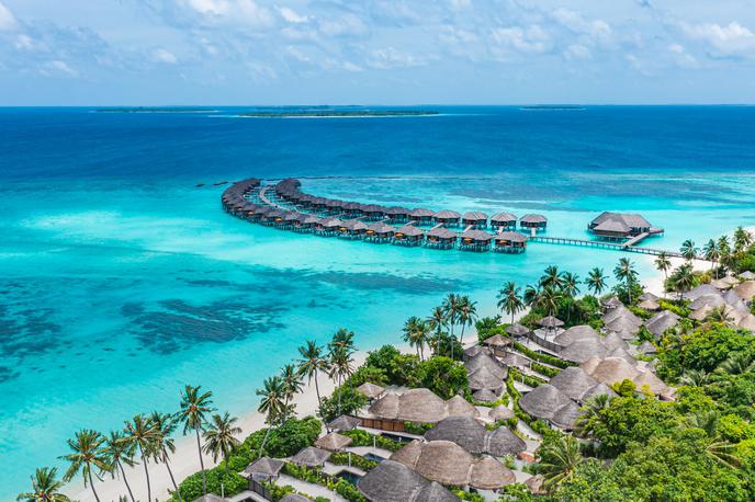 Maldivi | Od junija lani je 25,2 odstotka zunanjega dolga Maldivov v rokah kitajske banke Export-Import Bank of China. Prav ta banka je največji posamični posojilodajalec otoške države. | Foto Shutterstock
