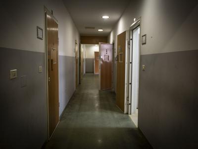 Reportaža iz zapora: tihotapci ljudi, Joe Nesbo ter intervju z zapornikom