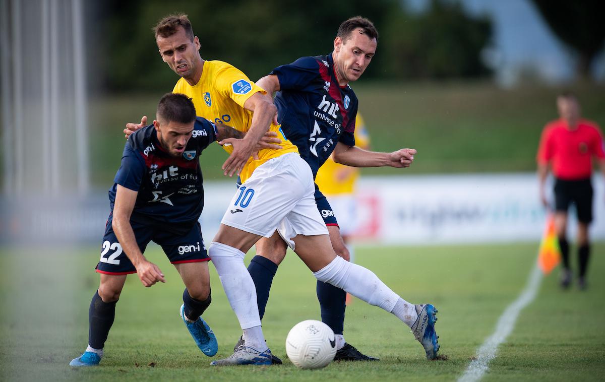 Luka Volarič | Luka Volatič (desno) je že prestal operavijo, zdaj ga čaka dvomesečno okrevanje. | Foto Saša Pahič Szabo/Sportida