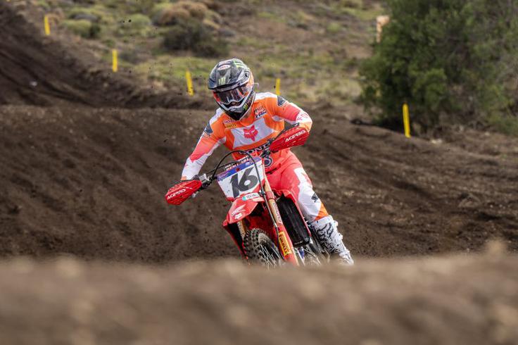 Dvakratni svetovni prvak v MX2 Tom Vialle, ki se je po treh letih dirkanja v Ameriki na 250-kubičnem motorju vrnil v svetovno prvenstvo, je dobil sobotne kvalifikacije v Barilocheju. | Foto: Honda Racing/ShotbyBavo