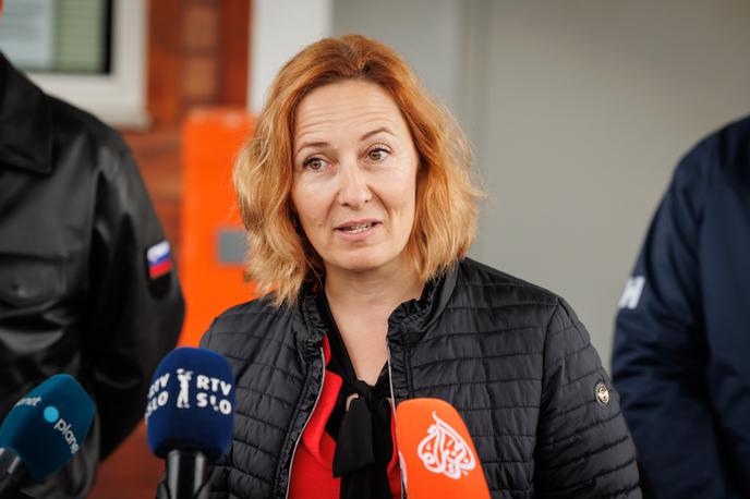 Alenka Kovač | Županja Osilnice Alenka Kovač napoveduje, da bodo nedokončano stavbo Doma starejših Osilnica prodali. | Foto STA