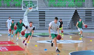 Deset košarkarjev na začetku priprav Olimpije