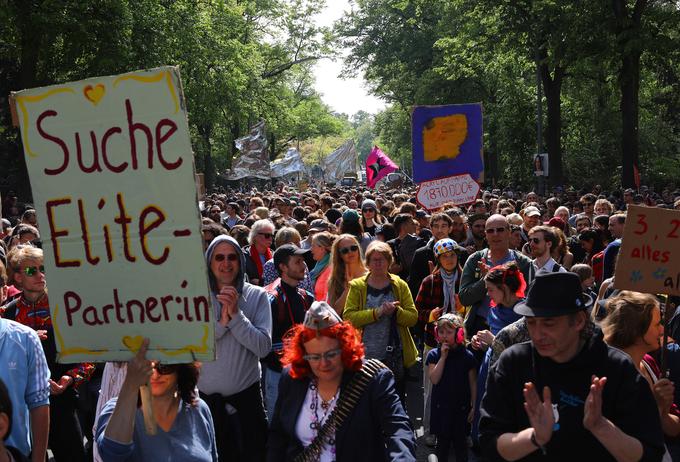 Protestniki se zbirajo na ulicah Berlina. | Foto: Reuters