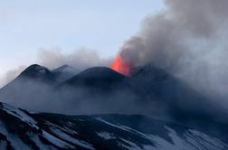 Zaradi izbruha Etne oviran zračni promet