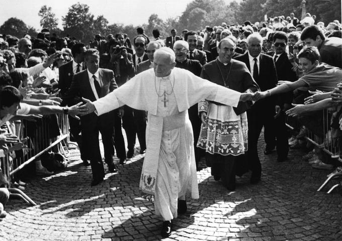Janez Pavel II. je bil zelo priljubljen papež. | Foto: Reuters