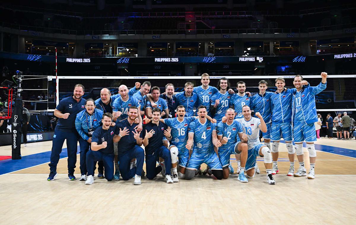 slovenska odbojkarska reprezentanca | Slovenski odbojkarji so si izločilne boje priigrali z zmago nad Nemci. V osmini finala se bodo v ponedeljek pomerili z Američani. | Foto Volleyball World