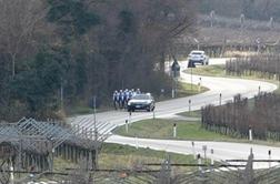 Grozljivka na treningu: iz avta streljal na italijansko kontinentalno ekipo #video