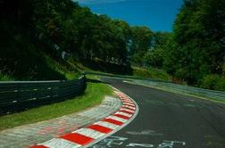 Z motorjem v 7 minutah in 50 sekundah prevozil Nordschleife