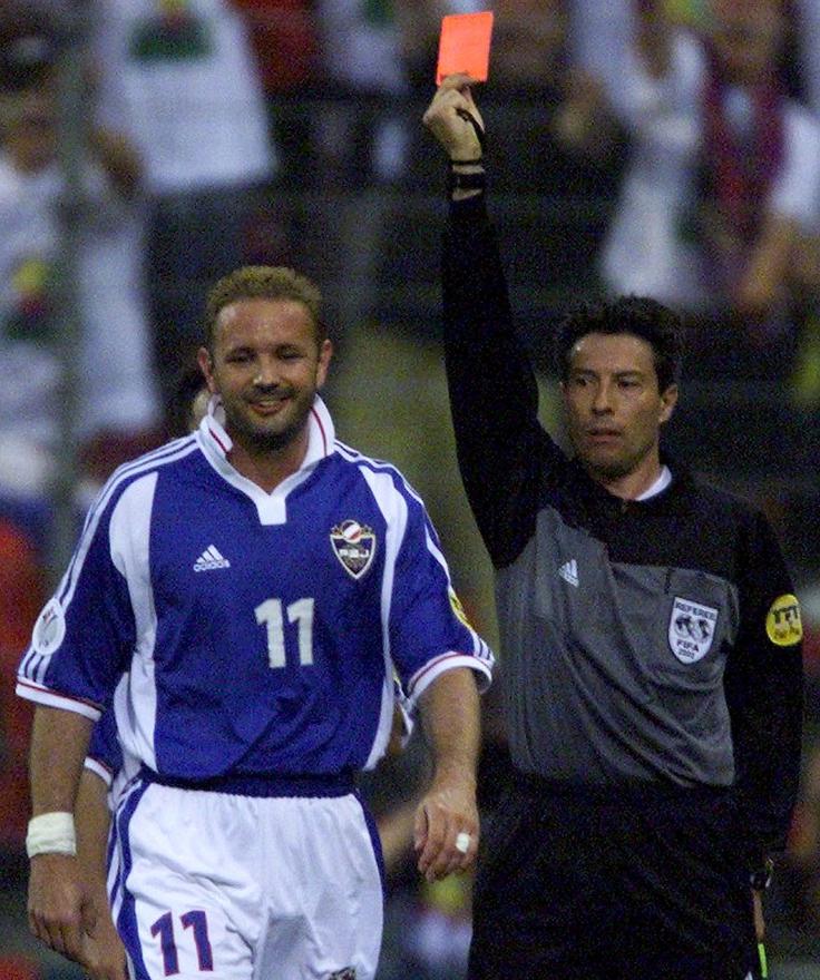 Siniša Mihajlović Rdeči karton na tekmi v Charleroiju | Foto: Reuters