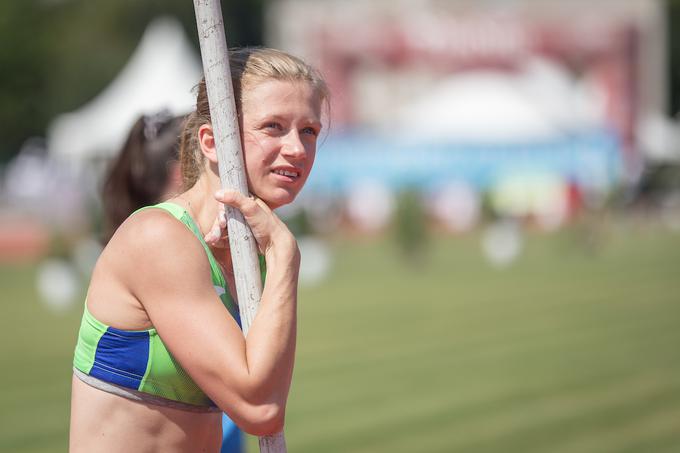 V Dohi bo nastopilo devet slovenskih atletov, tudi Tina Šutej v skoku s palico. | Foto: Peter Kastelic/AZS
