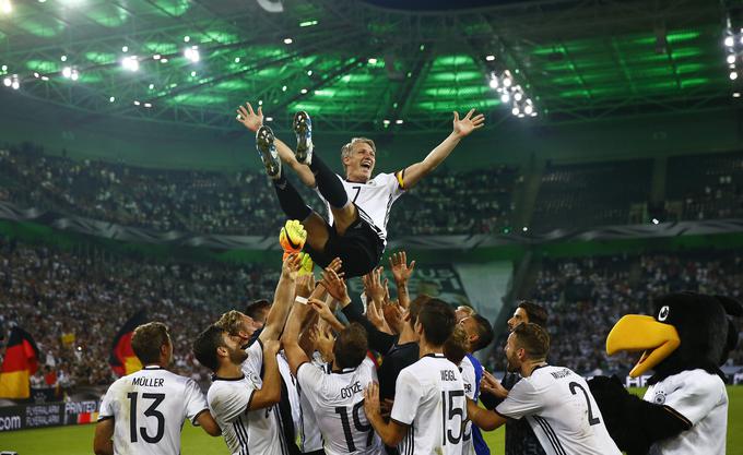 Pri Bayernu je nogometno rastel tudi s poznejšim svetovnim prvakom Bastianom Schweinsteigerjem. | Foto: Reuters