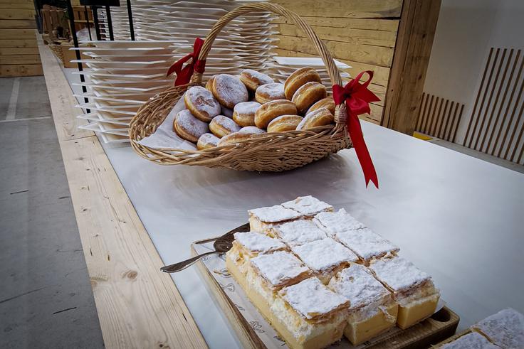 V Planici je poskrbljeno tudi za sladke pregrehe.  | Foto: Alenka Teran Košir