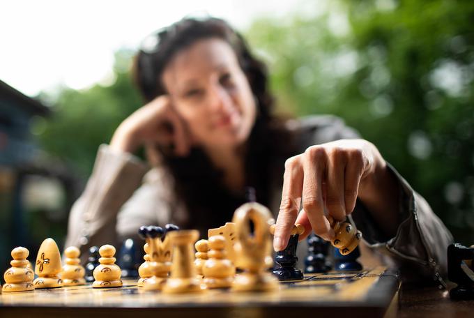 Pride trenutek, ko se moraš odločiti, ali igrati profesionalno šah in dati na stran študij ter normalno življenje.  | Foto: Vid Ponikvar