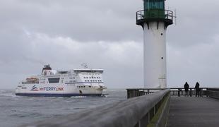 Mornarji blokirajo pristanišče v Calaisu in predor pod Rokavskim prelivom