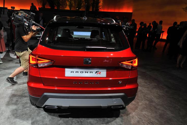 Seat arona Glede podobe velja poudariti, da arona nikakor ni zgolj pomanjšana kopija atece. Oblikovalci so naredili precej všečen avtomobilček, ki izžareva energijo. | Foto: Jure Gregorčič
