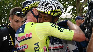 Afričan se je čustveno zlomil po zgodovinski zmagi na Touru, sanje dočakal tudi Carapaz