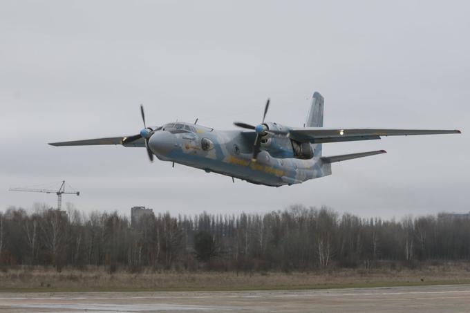 Strmoglavilo je ukrajinsko vojaško transportno letalo Antonov An-26. | Foto: Reuters