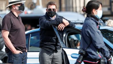 Po tem, ko je Tom Cruise izgubil živce zaradi ekipe, je kupil dva robota
