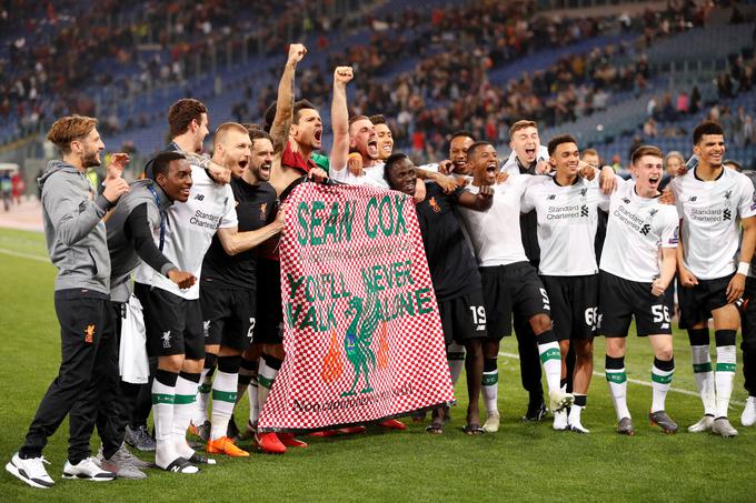 Nogometaši Liverpoola so se po koncu dvoboja spomnili na nesrečnega Seana Coxa. | Foto: Reuters