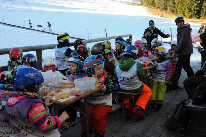 Petdnevnega počitniškega smučarskega tečaja pri Impulz Sportu se je v drugem delu zimskih počitnic udeležilo rekordnih 300 otrok.   | Foto: Facebook