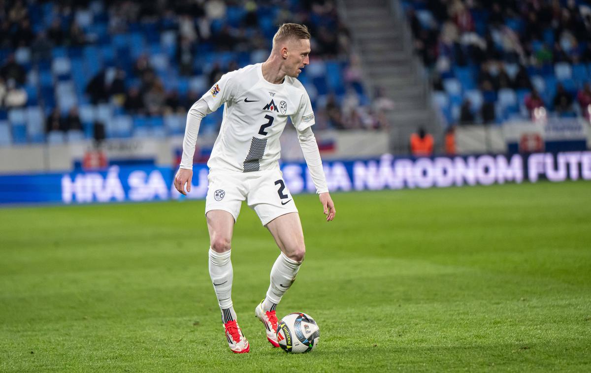 Žan Karničnik | Žan Karničnik je v četrtek Sloveniji pomagal do neodločenega rezultata (0:0) na Slovaškem. V nedeljo sledi povratna tekma v Ljubljani, nato pa se Korošec vrača v Celje, s katerim ga 10. aprila čaka nepozabna izkušnja, nastop proti Fiorentini pred rekordnim številom navijačev. | Foto Guliverimage