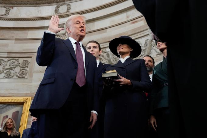 Donald Trump med prisego | Foto: Reuters