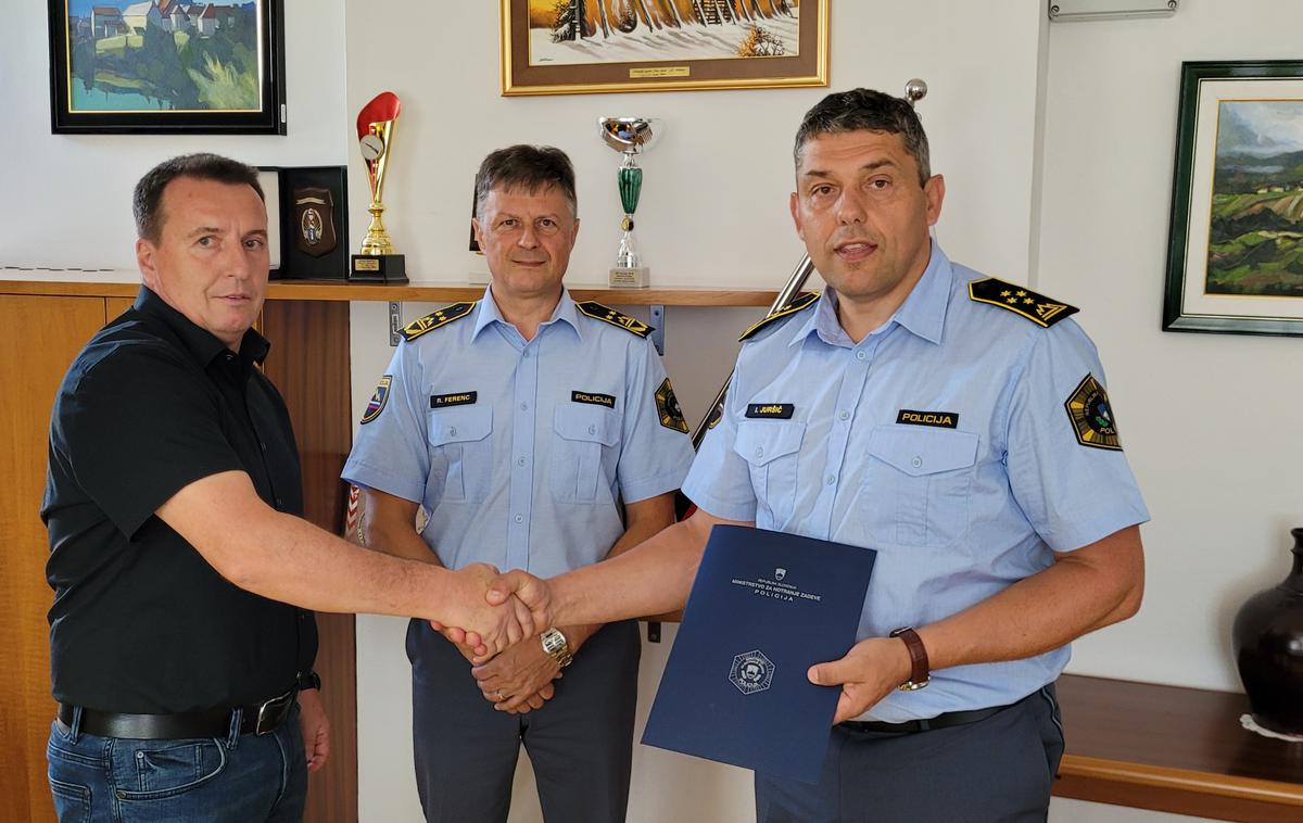 Igor Juršič,  France Božičnik in Robert Ferenc |  Fotografija s primopredaje (od leve proti desni): France Božičnik, vodja Sektorja kriminalistične policije PU Novo mesto, namestnik generalnega direktorja policije Robert Ferenc in novi direktor PU Novo mesto Igor Juršič | Foto Policijska uprava Novo mesto