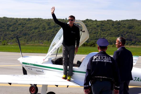 Matevž Lenarčič obletel svet in pristal v Portorožu: za njim je 186 ur letenja in 42 tisoč kilometrov