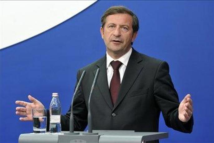 Presenečenje nad odstopom Sanaderja