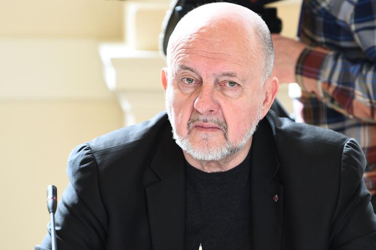 Ko gre za pogovore pri Janši, je Jelinčič ocenil, da prvaku SDS pri nabiranju potrebnih 46 poslanskih glasov za sestavo nove vlade očitno ne kaže dobro. | Foto: STA ,