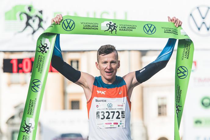 Primož Kobe 25. Ljubljanski maraton | Najboljši slovenski maratonec Primož Kobe bo na ljubljanskem maratonu skušal izboljšati najboljši slovenski maratonski čas na tem tekaškem prazniku. V Ljubljani je od Slovencev najhitreje tekel Roman Kejžar, ki je leta 1998 maratonsko razdaljo pretekel v času 2:18:22. | Foto Grega Valančič/Sportida