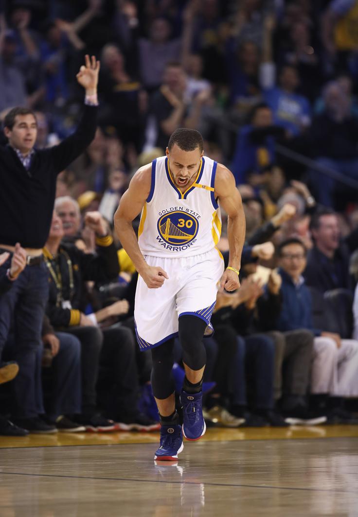 Stephen Curry je dosegel 35 točk, a zgrešil dva najpomembnejša koča večera. | Foto: Getty Images