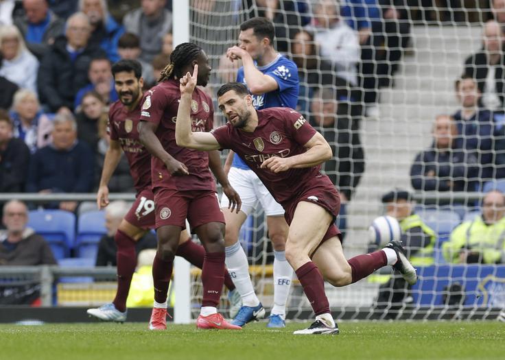 Končni rezultat na dvoboju med Evertonom in Manchester Cityjem (0:2) je v sodnikovem podaljšku postavil Hrvat Mateo Kovačić.  | Foto: Reuters