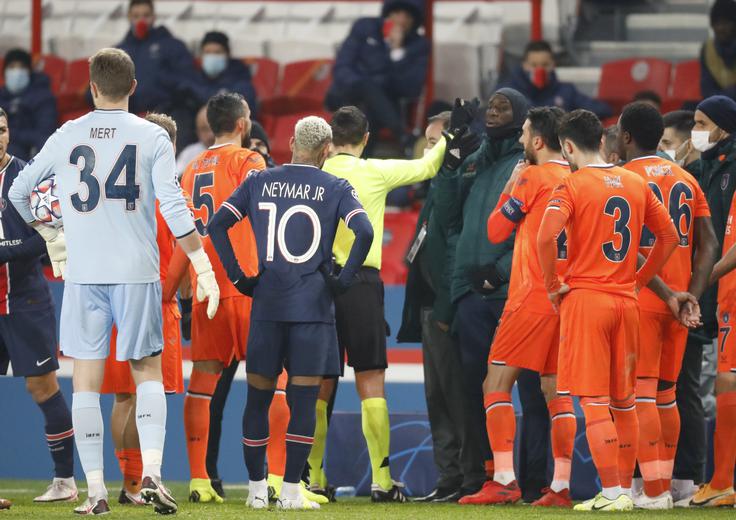 Dvoboj med francoskim in turškim prvakom se bo nadaljeval danes. Če PSG ne bo izgubil, bo napredoval med 16 najboljših, če bi Turki presenetili Parižane, pa bi se v osmino finala iz skupine H uvrstila Kamplov Leipzig in Manchester United. | Foto: Reuters
