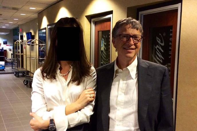 Bill Gates | Bill Gates v družbi neimenove ženske s počrnjenim obrazom, da bi ohranili njeno anonimnost. Fotografija je del t.i. Epsteinovih dosjejov, ki jih je pred tedni objavilo ameriško ministrstvo za pravosodje. | Foto Guliverimage