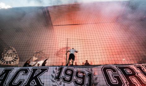 V živo: Olimpija pri Muri, Black Gringos po ognjemetu protestno zapustili stadion!