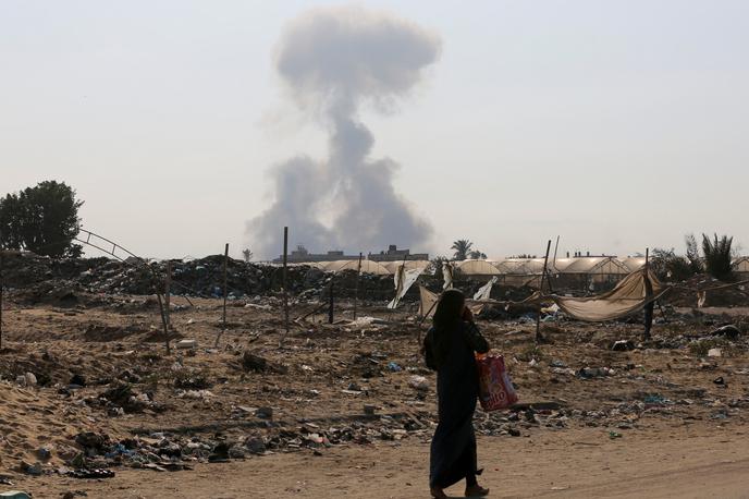 Gaza | Na napad se je odzval Islamski džihad, ki je opozoril, da napad med jutranjo molitvijo potrjuje, da je bil sovražnikov cilj pobiti čim več civilistov, vključno z otroki in starejšimi. | Foto Reuters