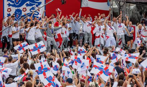 Pet kandidatur za žensko EP 2029, v igri tudi slovenska soseda