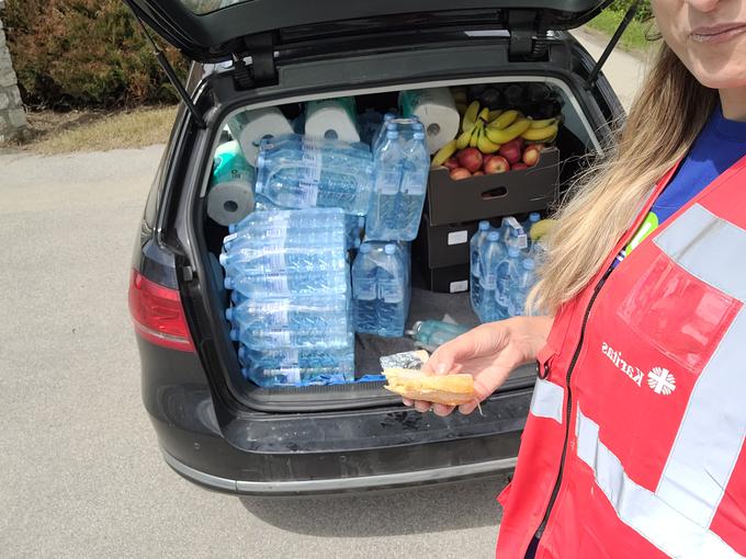 Slovenska karitas je po uničujočih poplavah, ki so Slovenijo prizadele v začetku meseca, prizadetim že razdelila osnovne potrebščine v vrednosti 300 tisoč evrov, začeli pa so tudi z deljenjem finančne pomoči iz prejetih donacij. Med najhuje prizadete so razdelili že 1,3 milijona evrov. | Foto: Arhiv Karitas