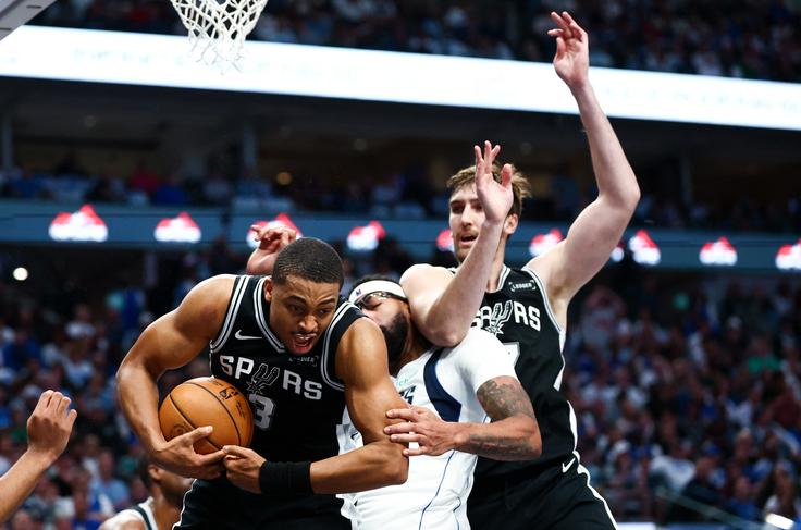 Dallas Mavericks so na prvi tekmi doživeli visok poraz. | Foto: Reuters