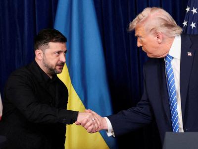 Ukrajina napadla naftno infrastrukturo v Sankt Peterburgu #vŽivo