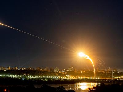 Rusija v velikih skrbeh: Prihajajo Marsovci. Ne moremo jih ustaviti.