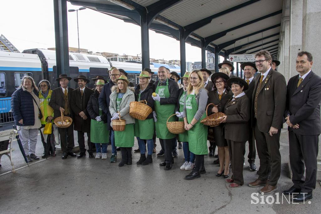 Slovenski zajtrk na vlaku, Slovenske železnice