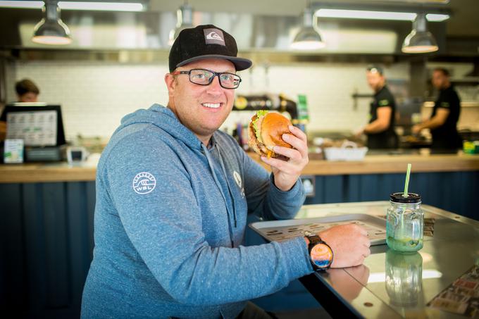 "Vsakdo se lahko nauči peči burgerje - drugo pa je, ali jih boš znal tudi prodati." | Foto: Vid Ponikvar