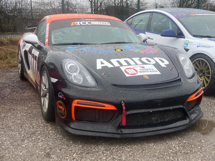 Lema Racing ima poleg mercedesa GT4 tudi porscheja caymana GT4. | Foto: Gregor Pavšič