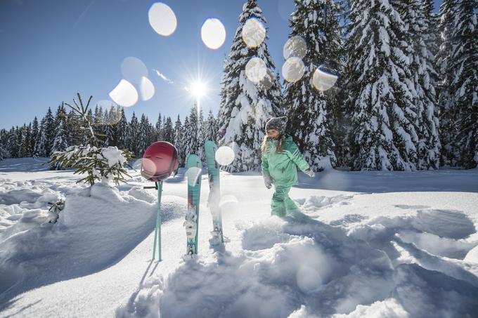 Čarobnost zime najbolj doživimo z aktivnostmi na snegu. Smučanje je slovenski zimski šport številka ena. | Foto: Elan Media