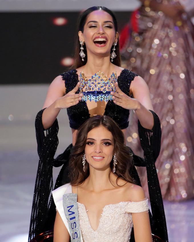 Novi miss sveta je krono podelila lanska zmagovalka, Indijka Manushi Chhillar. | Foto: Reuters